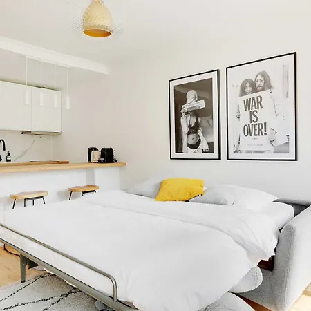 Charming Renovated With Street View Paris