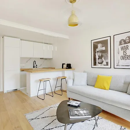 Apartment Charming Renovated With Street View