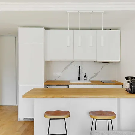 Charming Renovated With Street View Apartment Paris