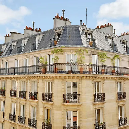Charming Renovated With Street View Apartment Paris