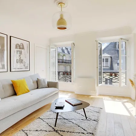 Charming Renovated With Street View Apartment Paris